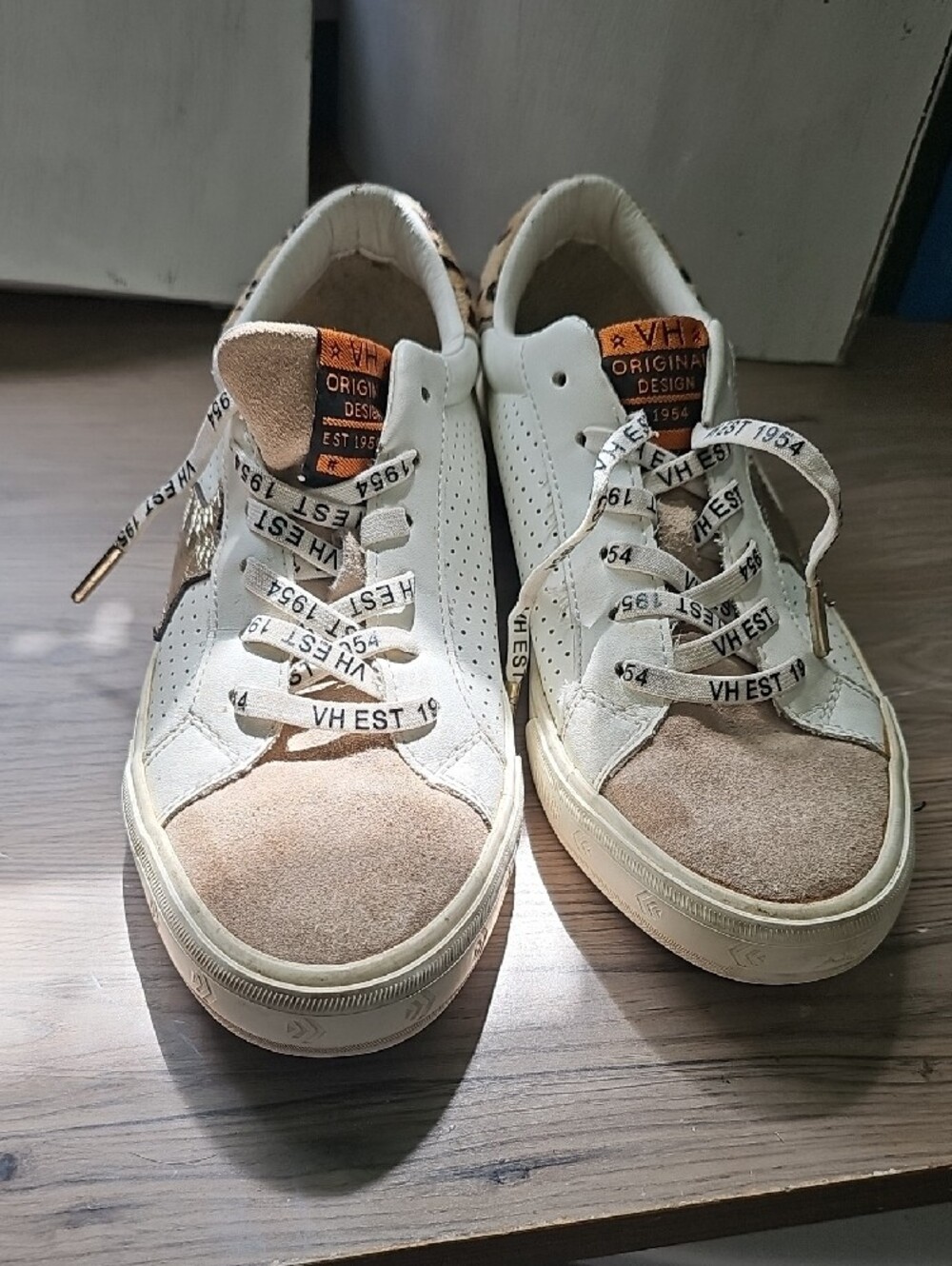 Vintage Havana Size 7 White and Tan Low-Top Sneakers with Leopard Accent